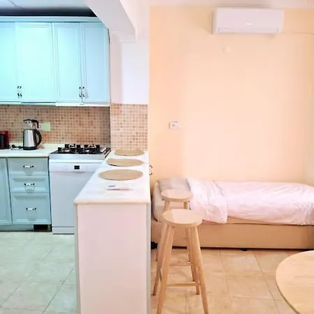 Detached Greek House In The Hearth Of Bazaar Vakantiehuis Çeşme