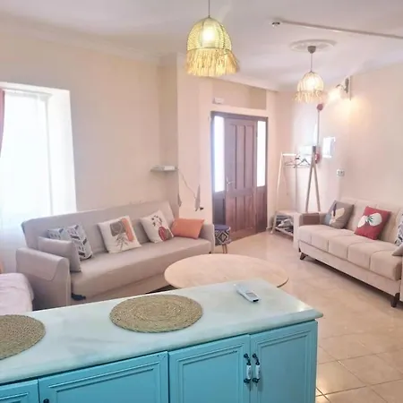 Detached Greek House In The Hearth Of Bazaar Vakantiehuis