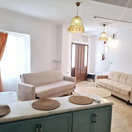 Detached Greek House In The Hearth Of Bazaar 別荘
